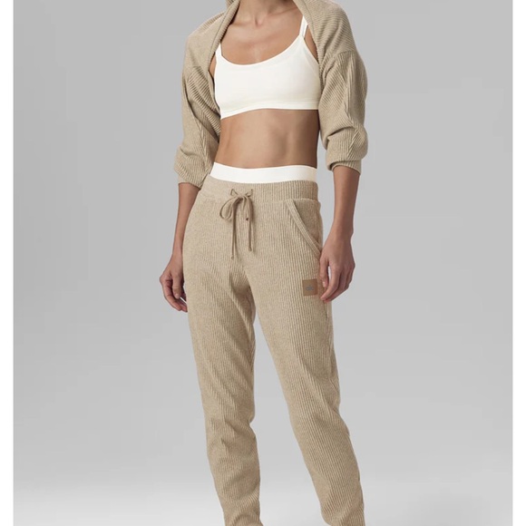 ALO Yoga Women's Muse Beige V-Neck Sweater and Sweatpants set - Picture 6 of 6